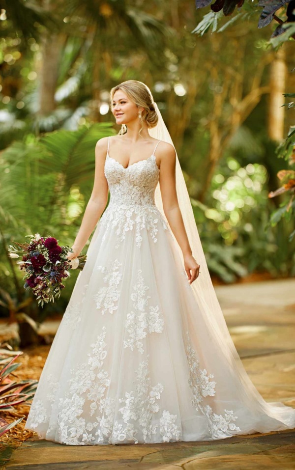 FLORAL LACE AND TULLE BALLGOWN WITH SWEETHEART NECKLINE