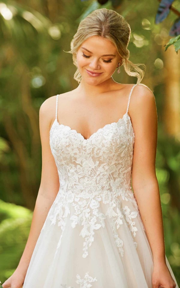 FLORAL LACE AND TULLE BALLGOWN WITH SWEETHEART NECKLINE