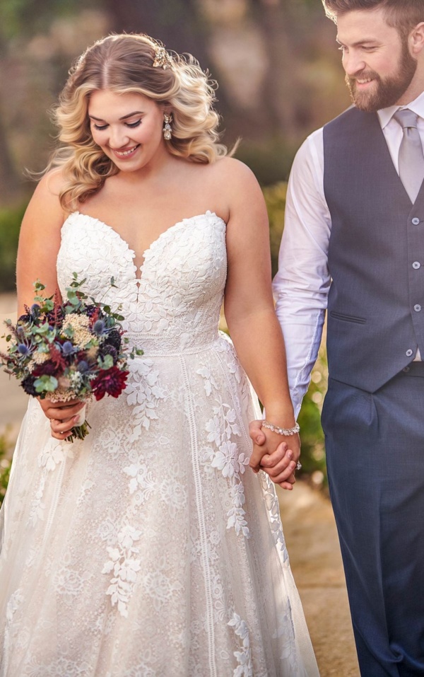 STRAPLESS PLUS SIZE A-LINE WEDDING DRESS WITH COTTON LACE