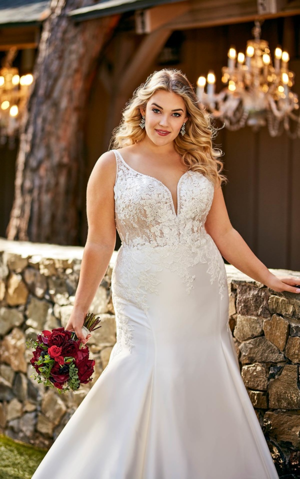 PLUS SIZE TRADITIONAL WEDDING DRESS WITH BEADING