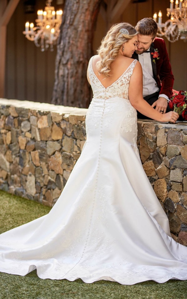 PLUS SIZE TRADITIONAL WEDDING DRESS WITH BEADING