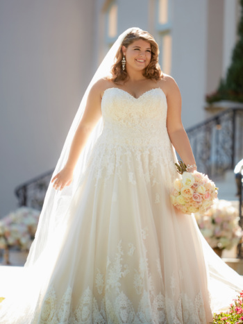 ROMANTIC PLUS SIZE BALL GOWN WITH SCALLOPED LACE EDGE