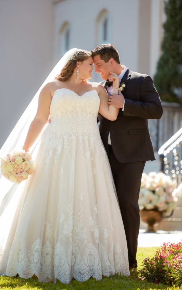 ROMANTIC PLUS SIZE BALL GOWN WITH SCALLOPED LACE EDGE