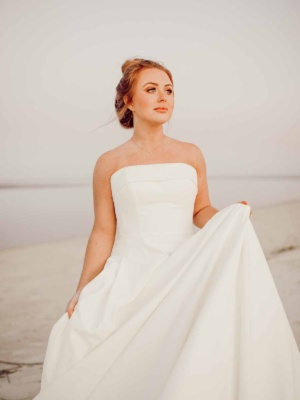 SIMPLE STRAPLESS WEDDING GOWN WITH POCKETS
