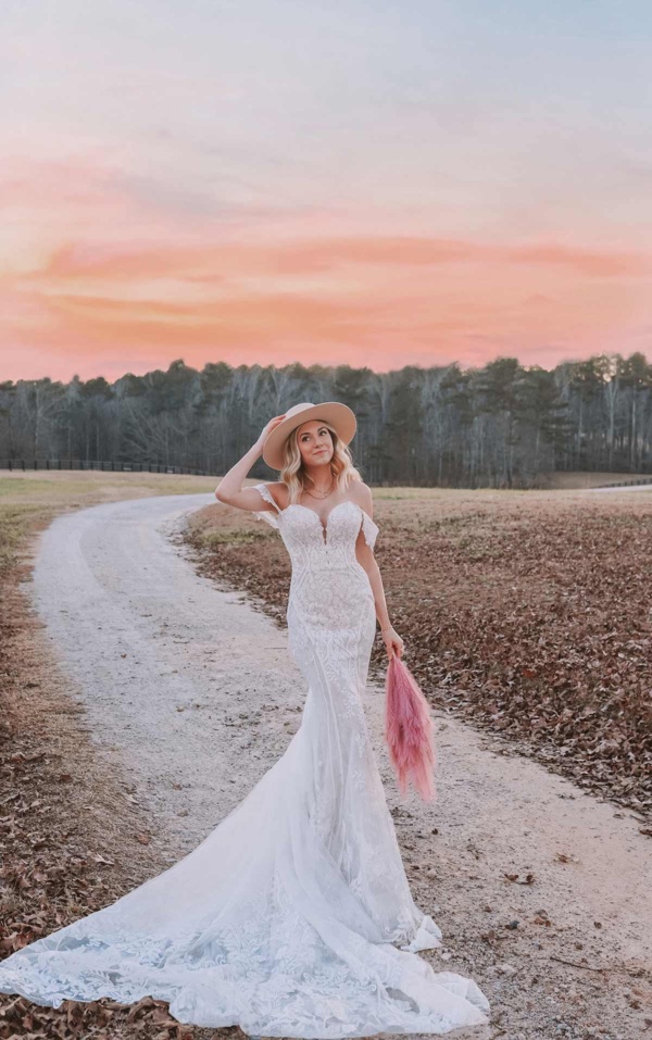 OFF-THE-SHOULDER SWEETHEART WEDDING DRESS WITH LACE DETAILS