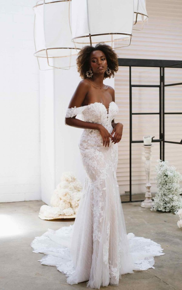 OFF-THE-SHOULDER FLORAL LACE WEDDING DRESS WITH SWEETHEART NECKLINE