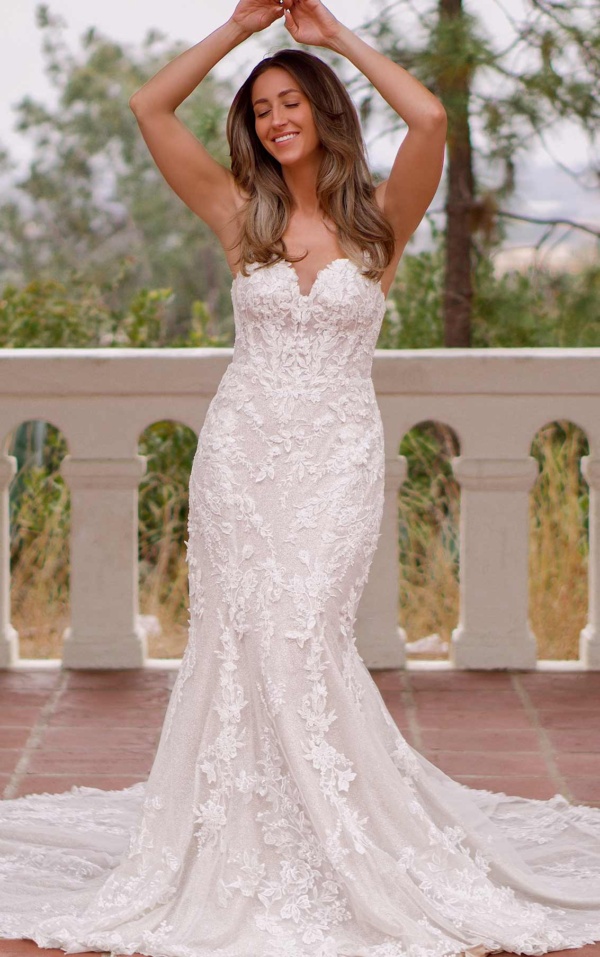 SEXY TRUMPET WEDDING DRESS WITH SPARKLING FLORAL LACE AND SWEETHEART NECKLINE
